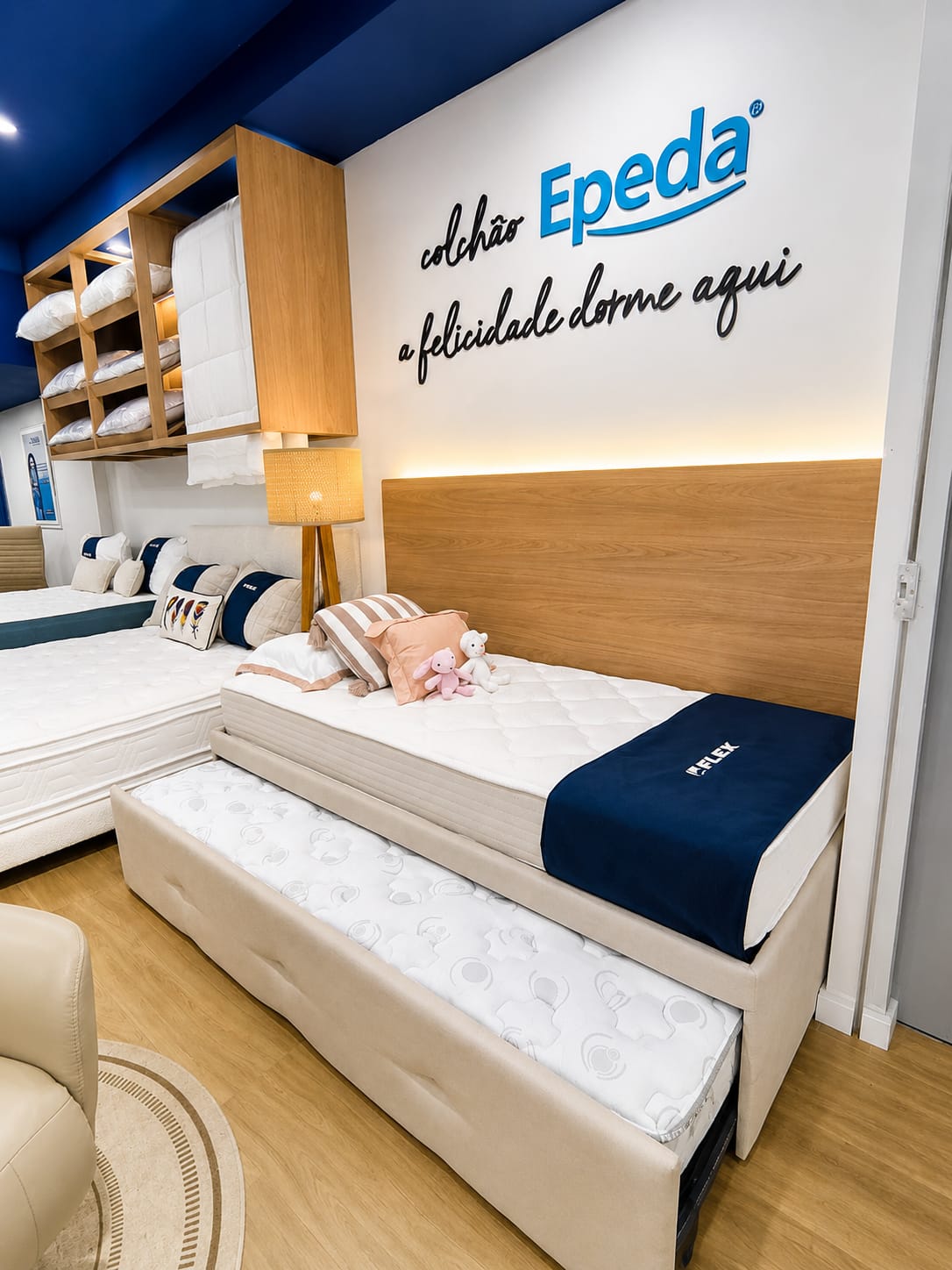 Cama com colchão Flex Liv e bicama no showroom